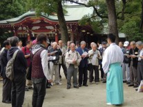 宮司さんから説明を受ける