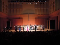 鳴止まない拍手の中カーテンコール