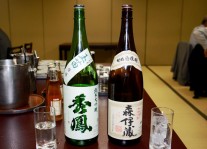銘酒を囲む