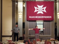 安島君の校歌斉唱リード