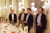 校歌を文字通り熱唱