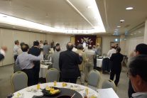 元春高応援団・河野君の指揮で校歌斉唱