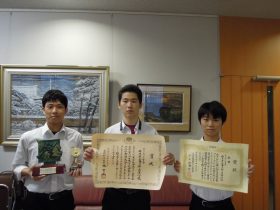 左から前田、小林、芳野くん