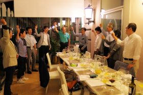 ローマのホテルで校歌を大合唱