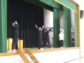 応援指導部による全校応援