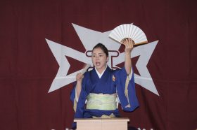 「扇の的」を読んでいただく