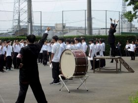 関東大会出場壮行会 校歌斉唱の様子