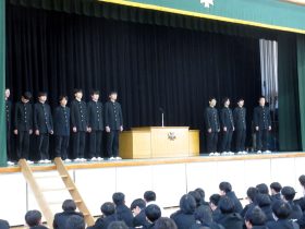 出場選手　右から水泳部　囲碁部　弓道部